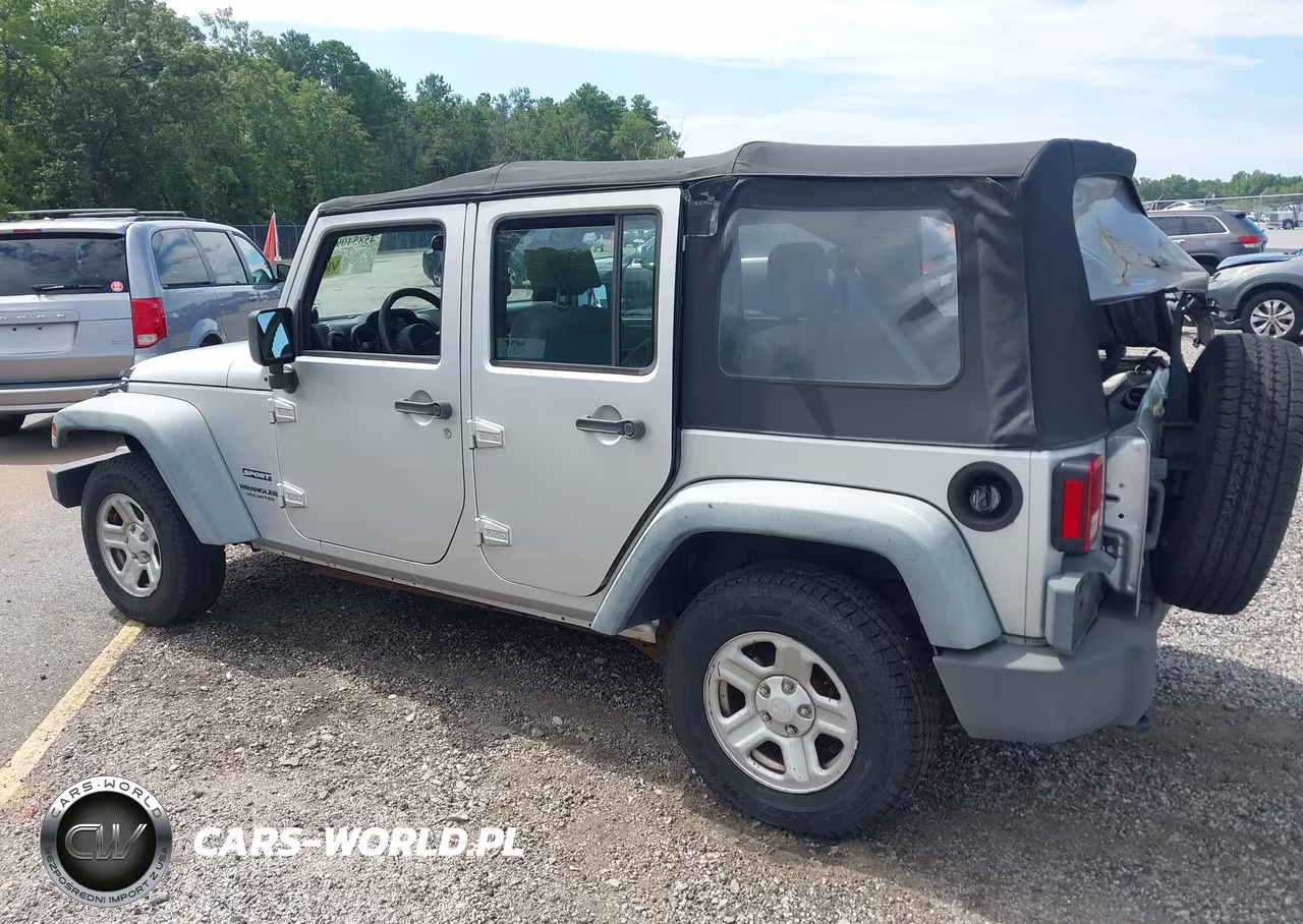 2010 Jeep Wrangler Unlimited Sport VIN:1J4BB3H18AL232342 - 3