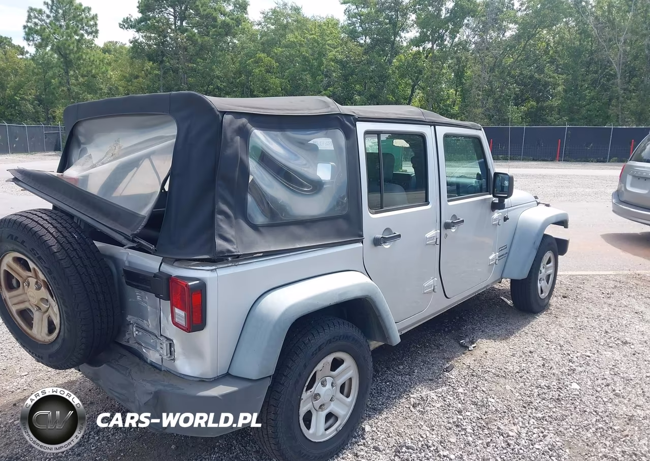 2010 Jeep Wrangler Unlimited Sport VIN:1J4BB3H18AL232342 - 4