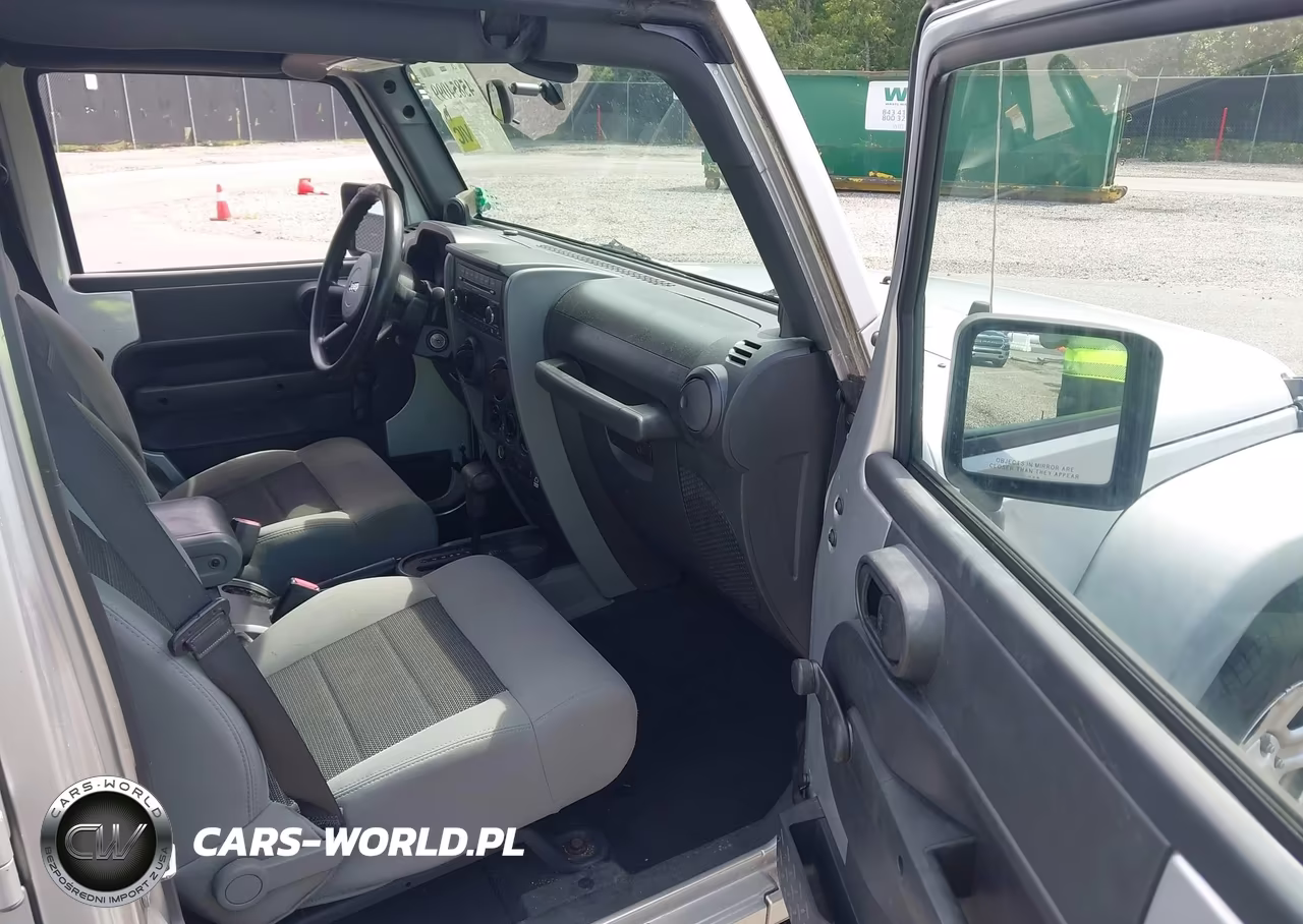 2010 Jeep Wrangler Unlimited Sport VIN:1J4BB3H18AL232342 - 5