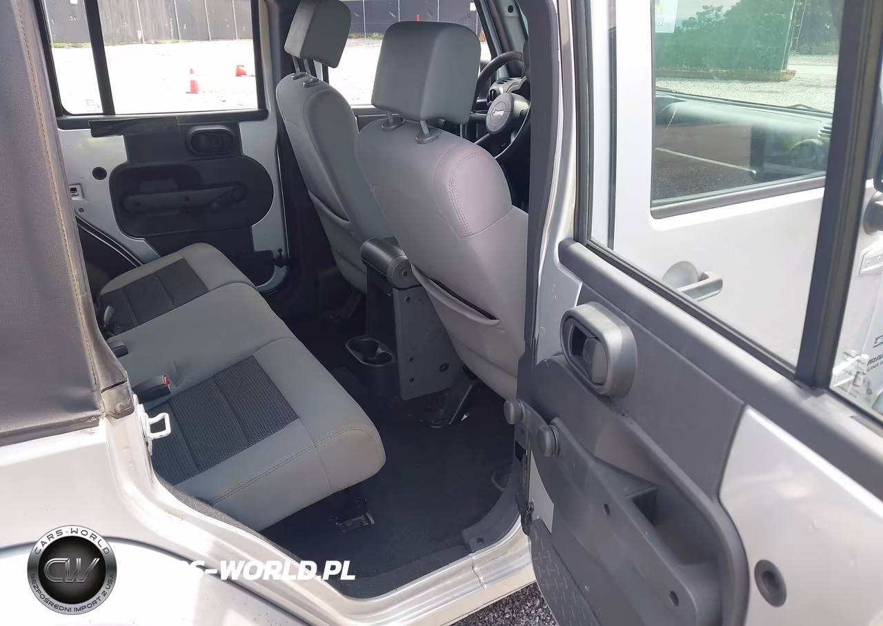 2010 Jeep Wrangler Unlimited Sport VIN:1J4BB3H18AL232342 - 8