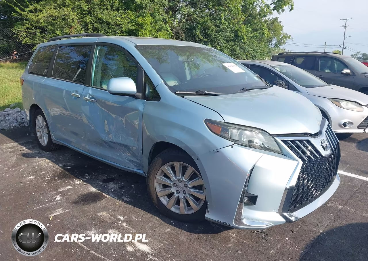 TOYOTA SIENNA XLE – zdjęcie 1 z 18