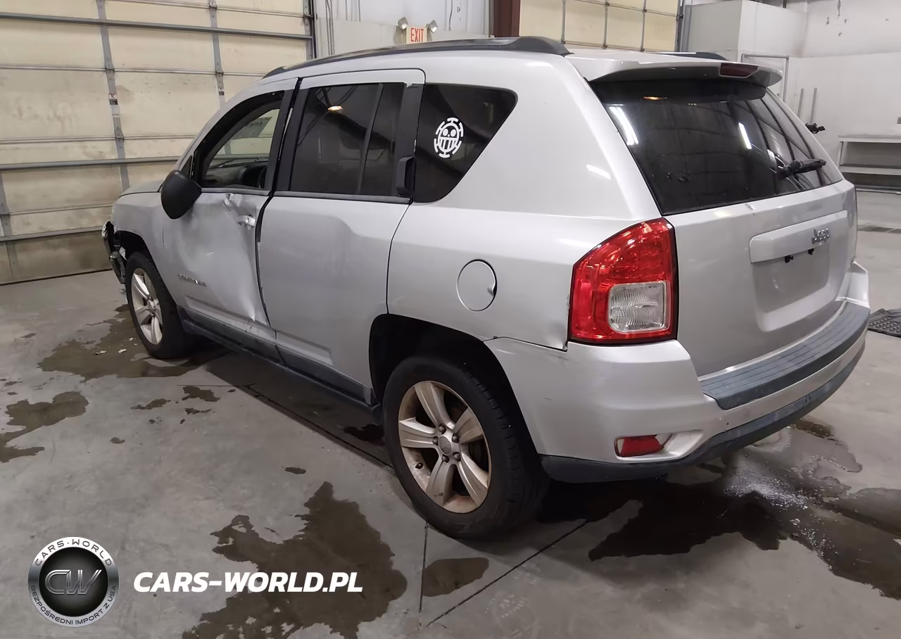 2011 Jeep Compass VIN:1J4NT1FB2BD192166 - 3