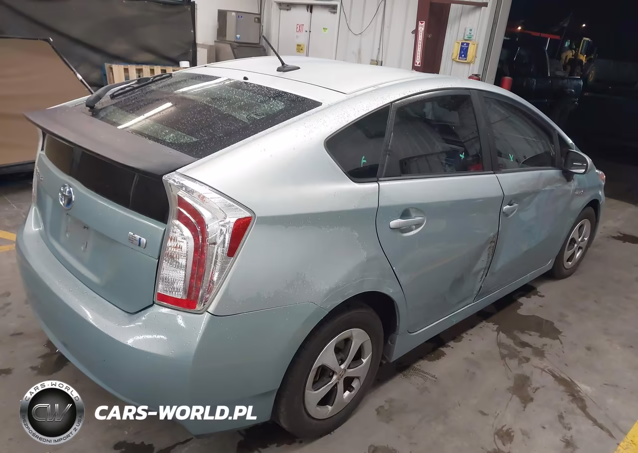 2014 Toyota Prius Three VIN:JTDKN3DU0E1746586 - 4