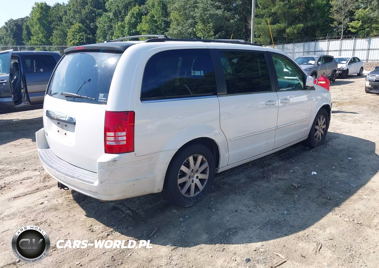 2008 Chrysler Town & Country Touring VIN:2A8HR54P48R666947 - 4