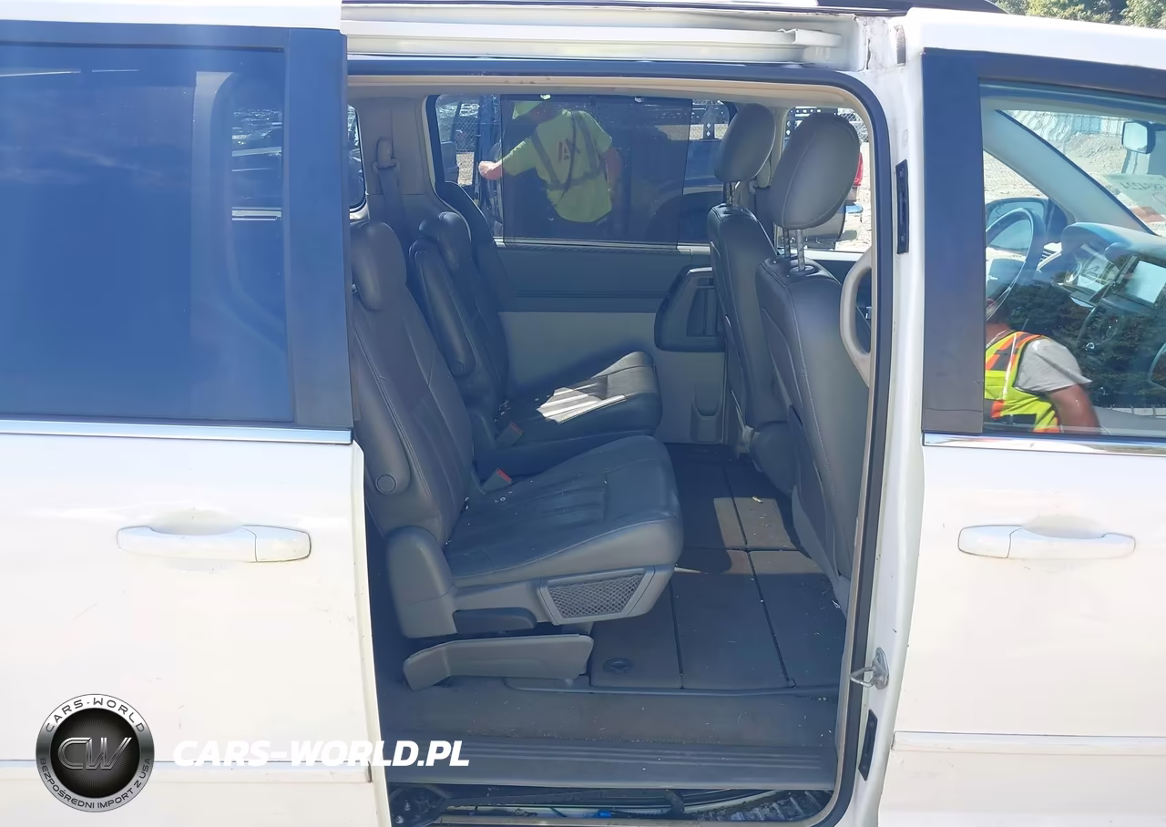 2008 Chrysler Town & Country Touring VIN:2A8HR54P48R666947 - 8