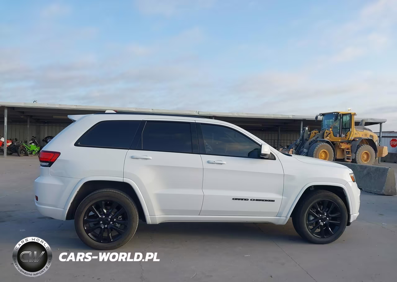 2018 Jeep Grand Cherokee Altitude 4X4 VIN:1C4RJFAG9JC500564 - 13