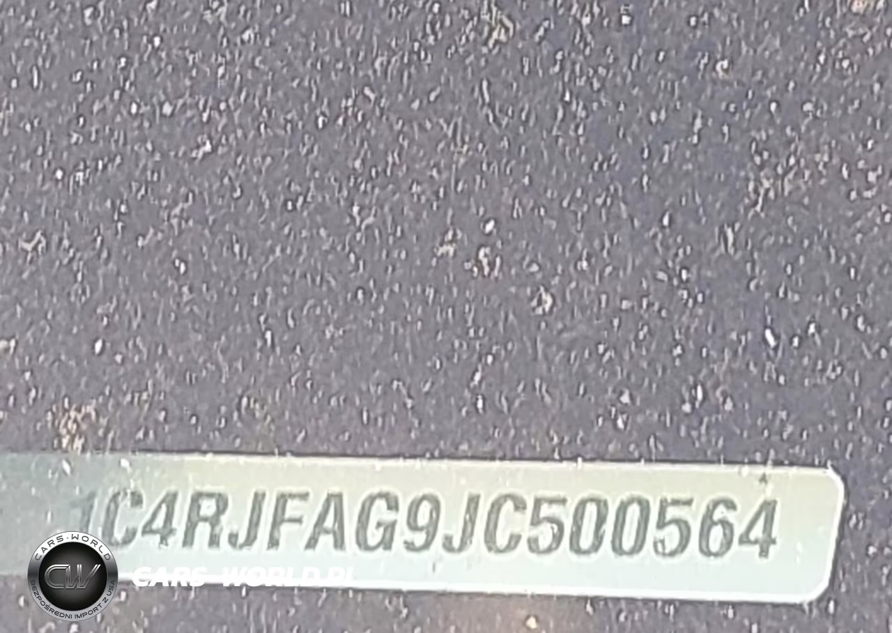 2018 Jeep Grand Cherokee Altitude 4X4 VIN:1C4RJFAG9JC500564 - 17