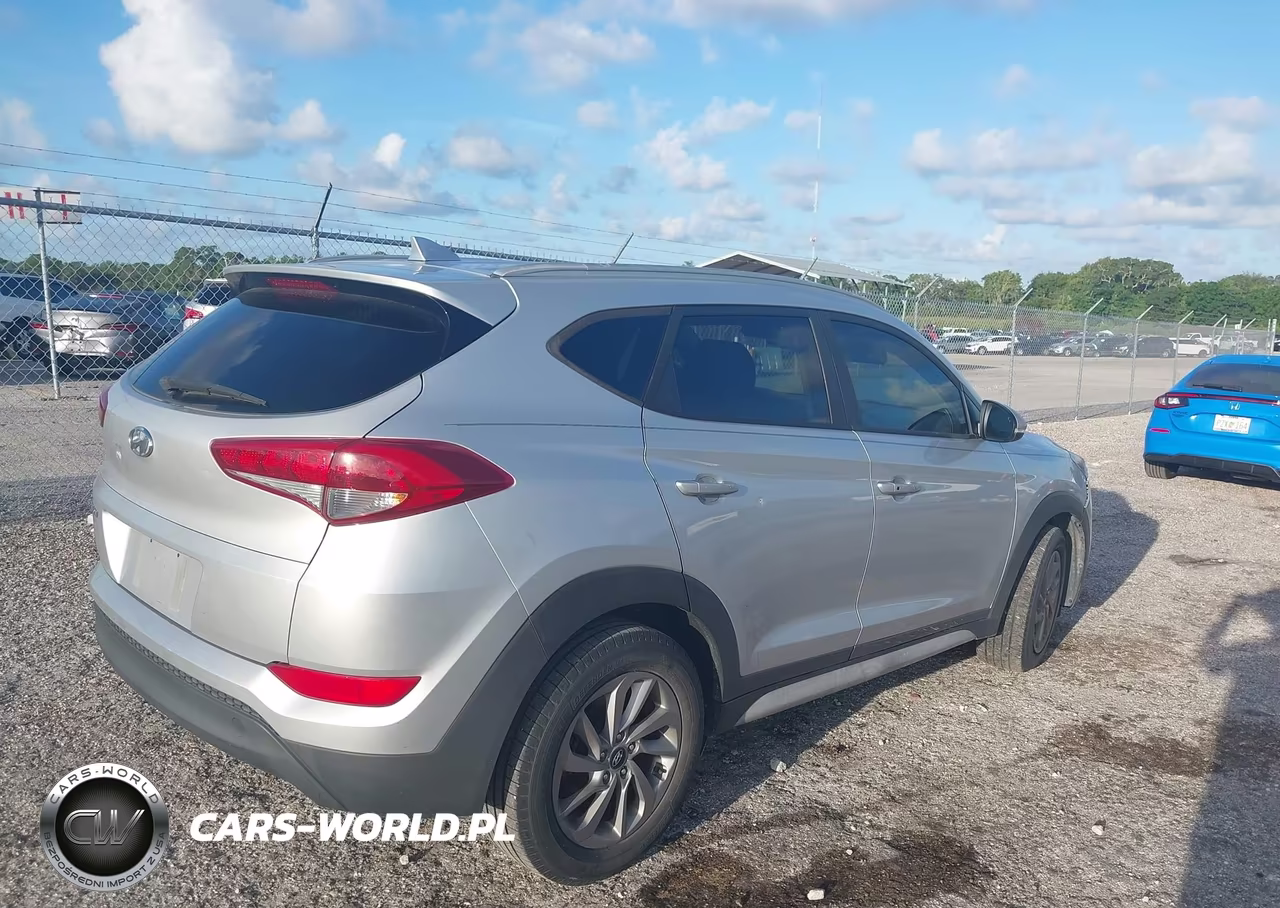 2017 Hyundai Tucson Se Plus VIN:KM8J33A47HU514961 - 4