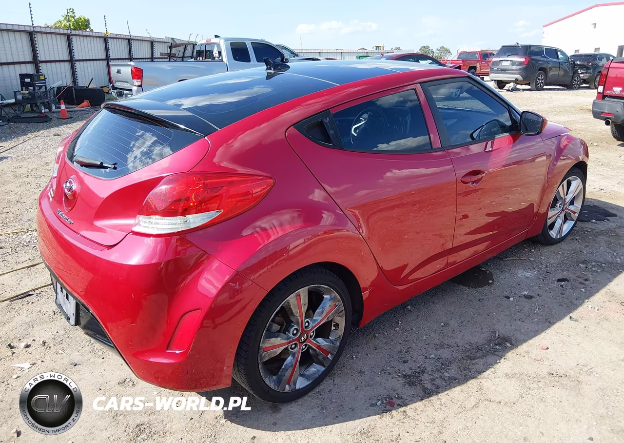 2016 Hyundai Veloster VIN:KMHTC6AD8GU273260 - 4