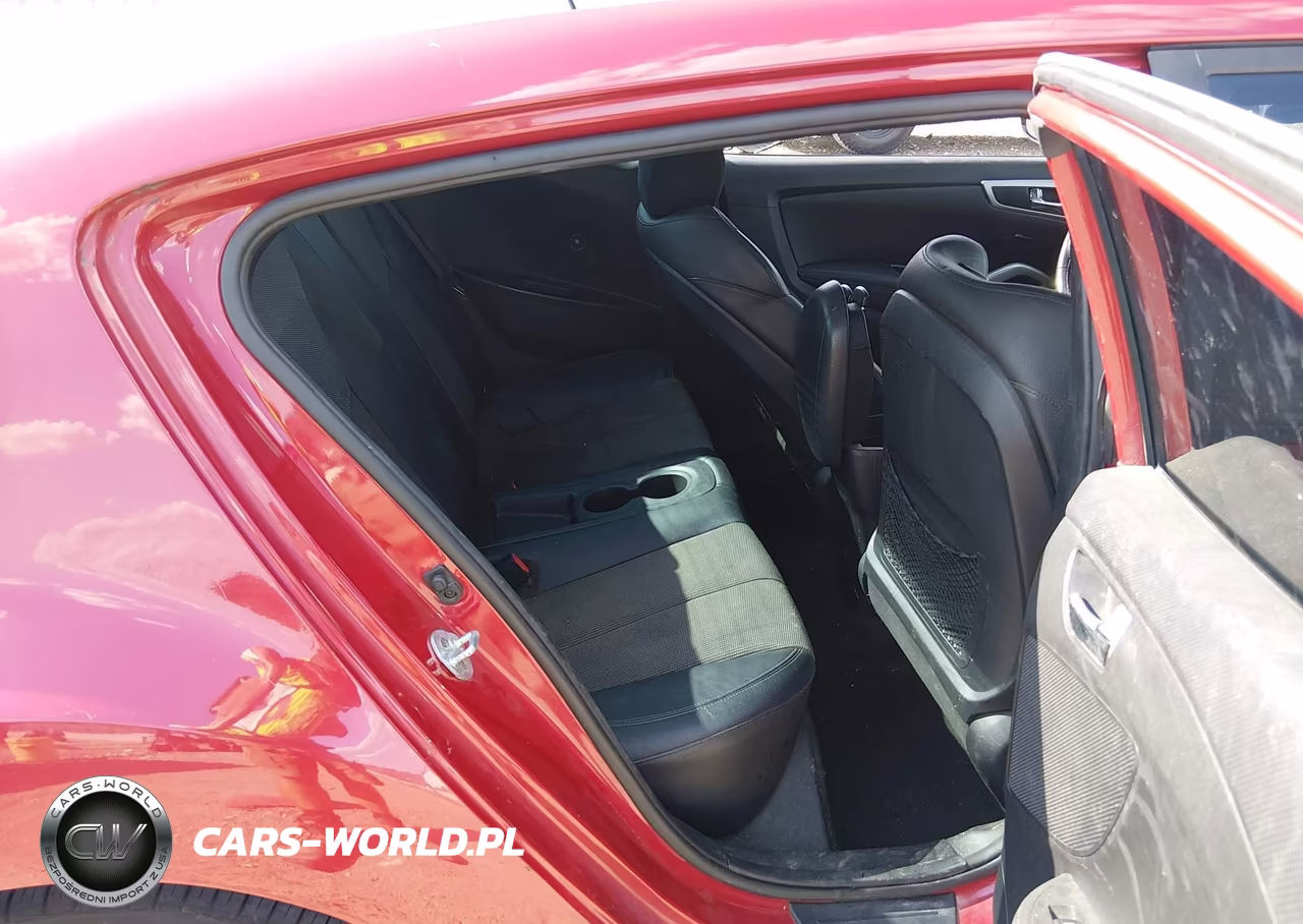 2016 Hyundai Veloster VIN:KMHTC6AD8GU273260 - 8
