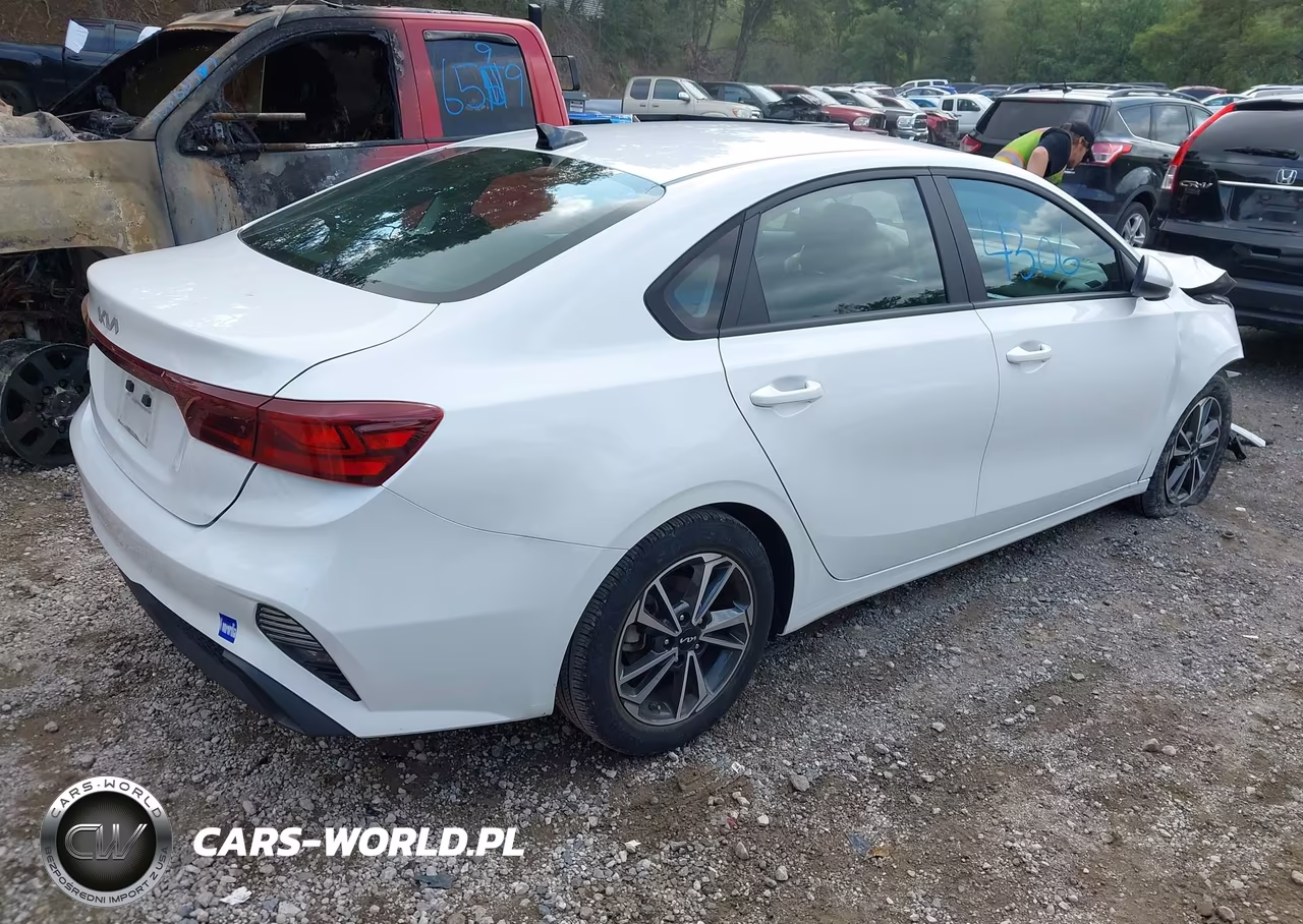2023 Kia Forte Lxs VIN:3KPF24ADXPE505414 - 4