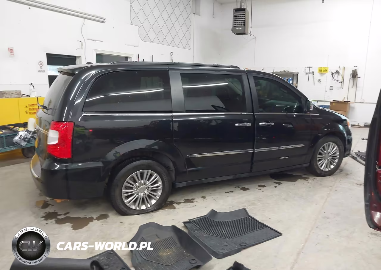 2016 Chrysler Town & Country Touring-L Anniversary Edition VIN:2C4RC1CG1GR159770 - 13