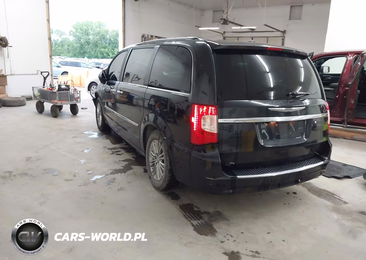 2016 Chrysler Town & Country Touring-L Anniversary Edition VIN:2C4RC1CG1GR159770 - 3