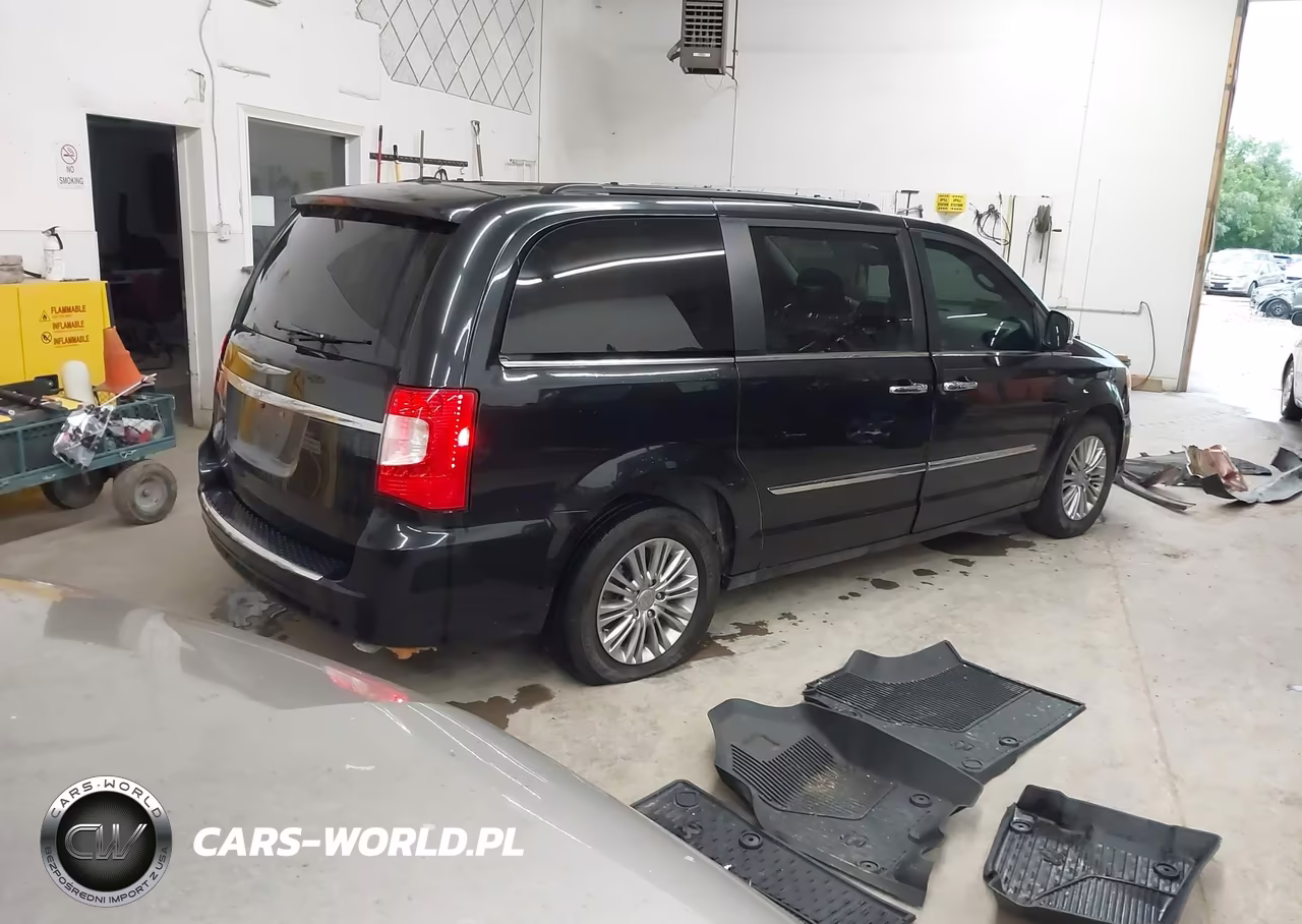 2016 Chrysler Town & Country Touring-L Anniversary Edition VIN:2C4RC1CG1GR159770 - 4