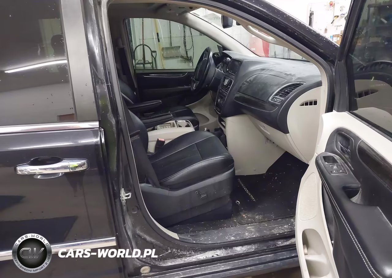 2016 Chrysler Town & Country Touring-L Anniversary Edition VIN:2C4RC1CG1GR159770 - 5
