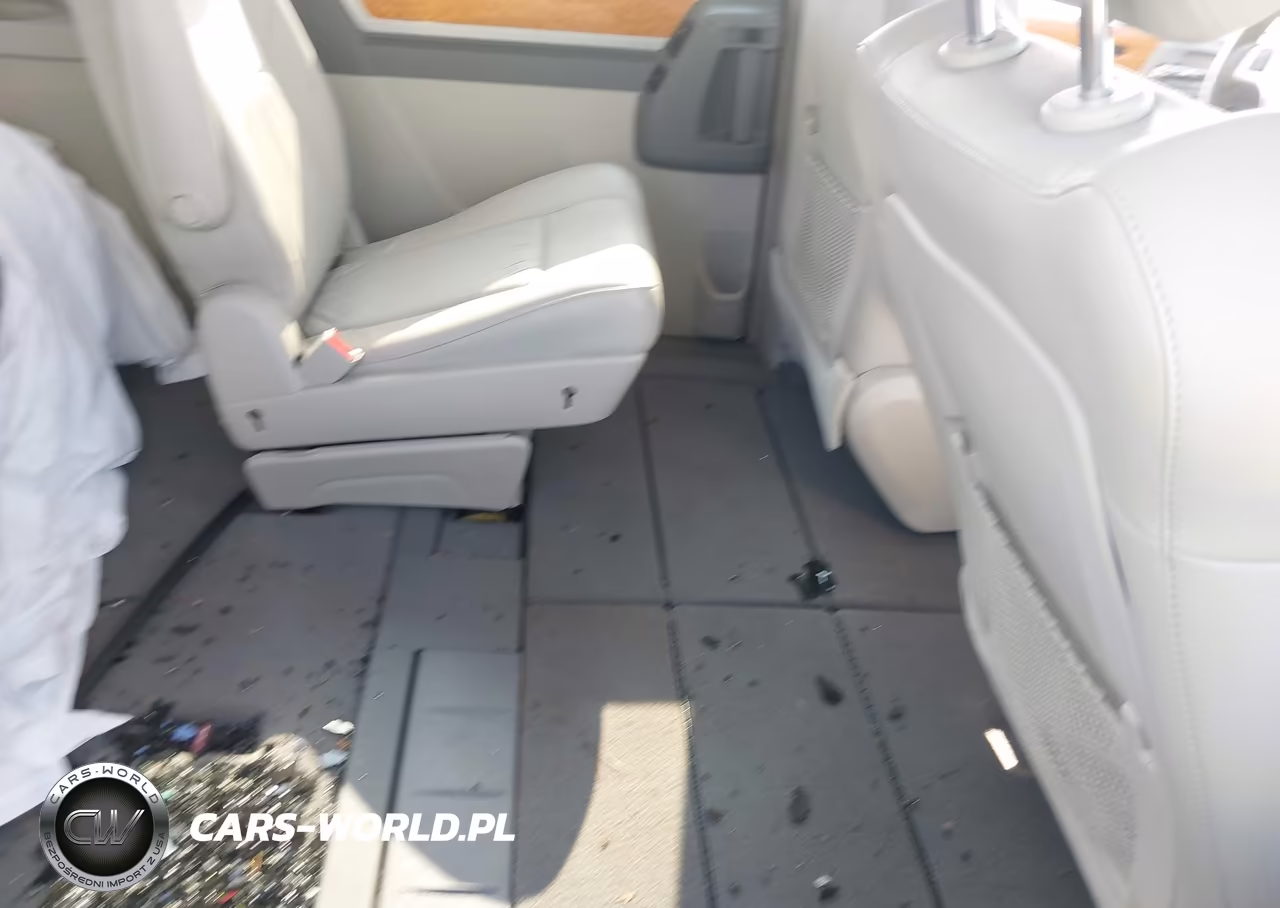 2010 Chrysler Town & Country New Limited VIN:2A4RR7DX2AR449386 - 8