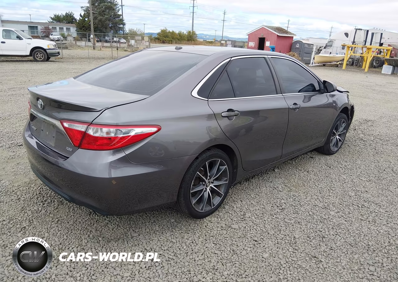 2017 Toyota Camry Xse VIN:4T1BF1FK0HU277933 - 4
