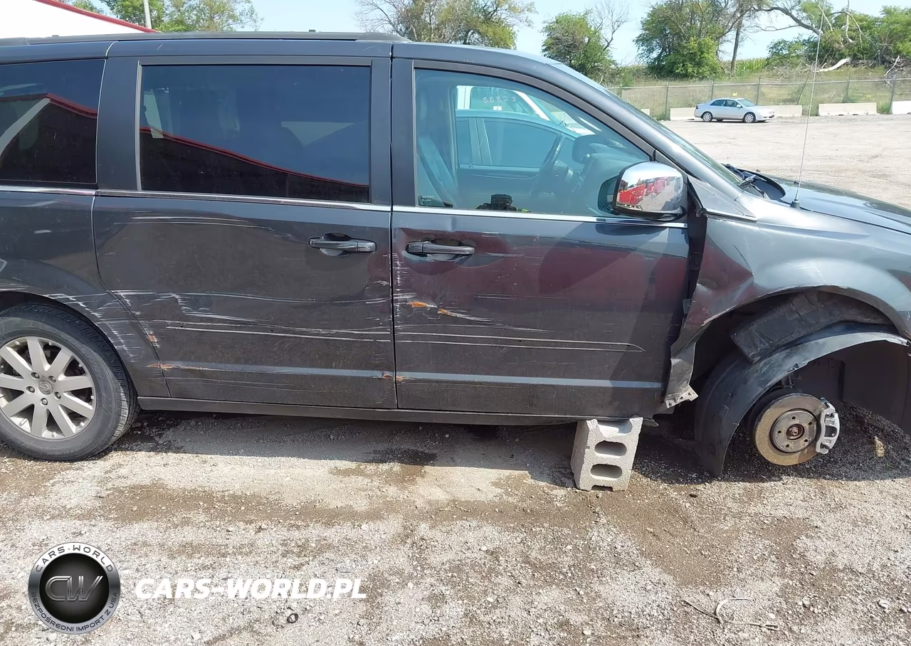 2011 Chrysler Town & Country Touring-L VIN:2A4RR8DG8BR799645 - 12