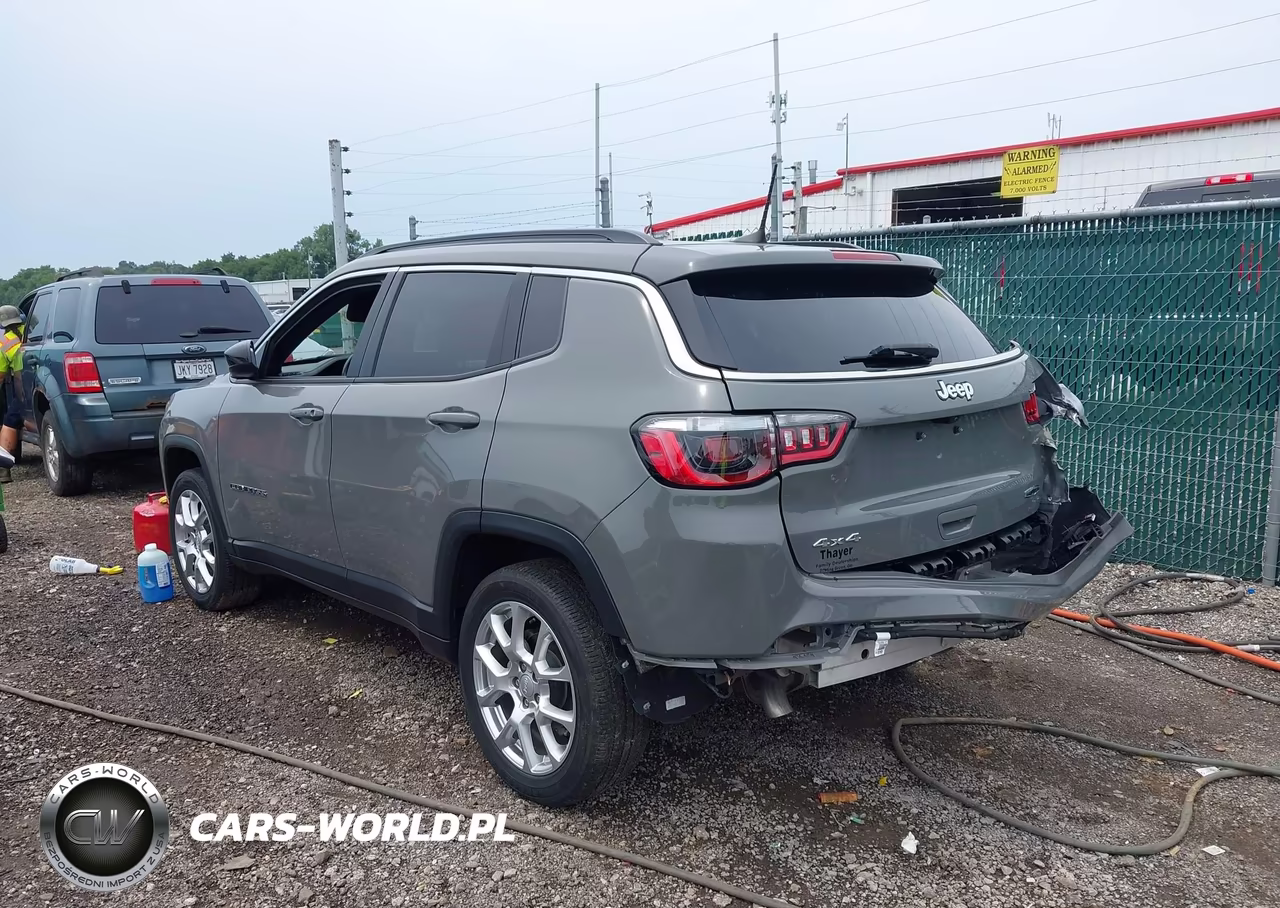 2023 Jeep Compass Latitude Lux Fwd VIN:3C4NJDFN8PT533403 - 3