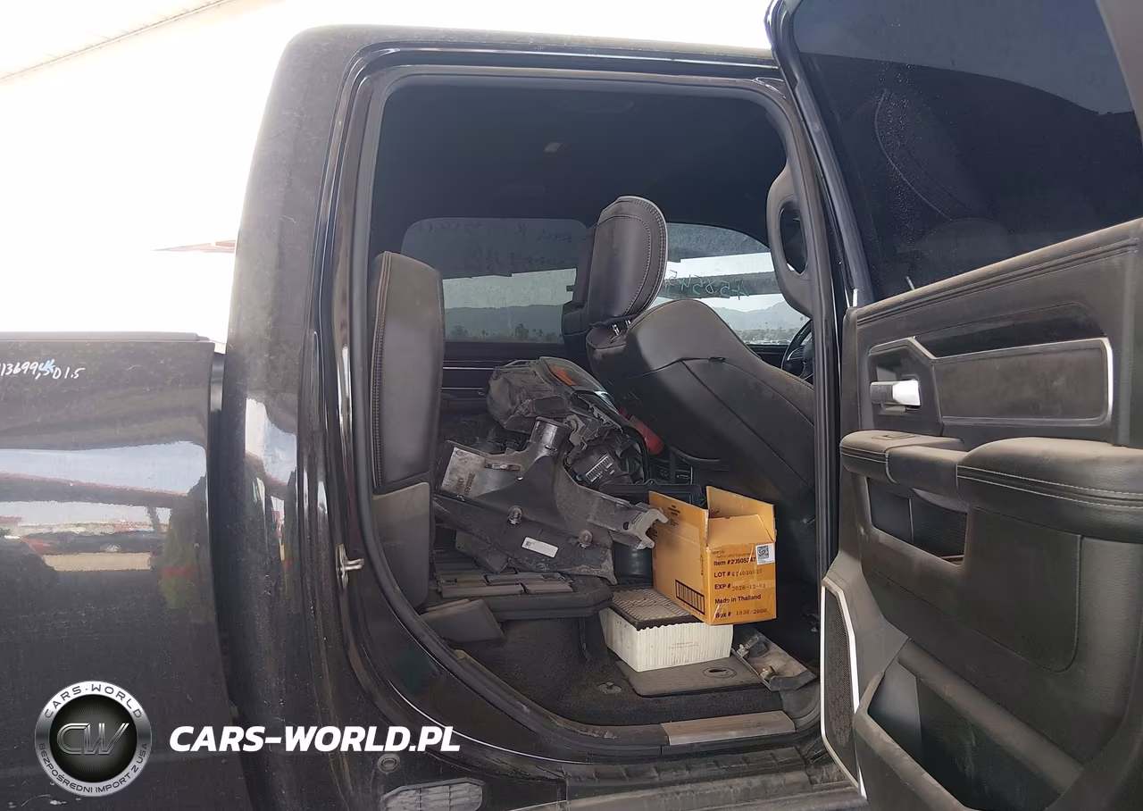 2019 Ram 2500 Laramie 4X4 6'4 Box VIN:3C6UR5FL0KG702041 - 8