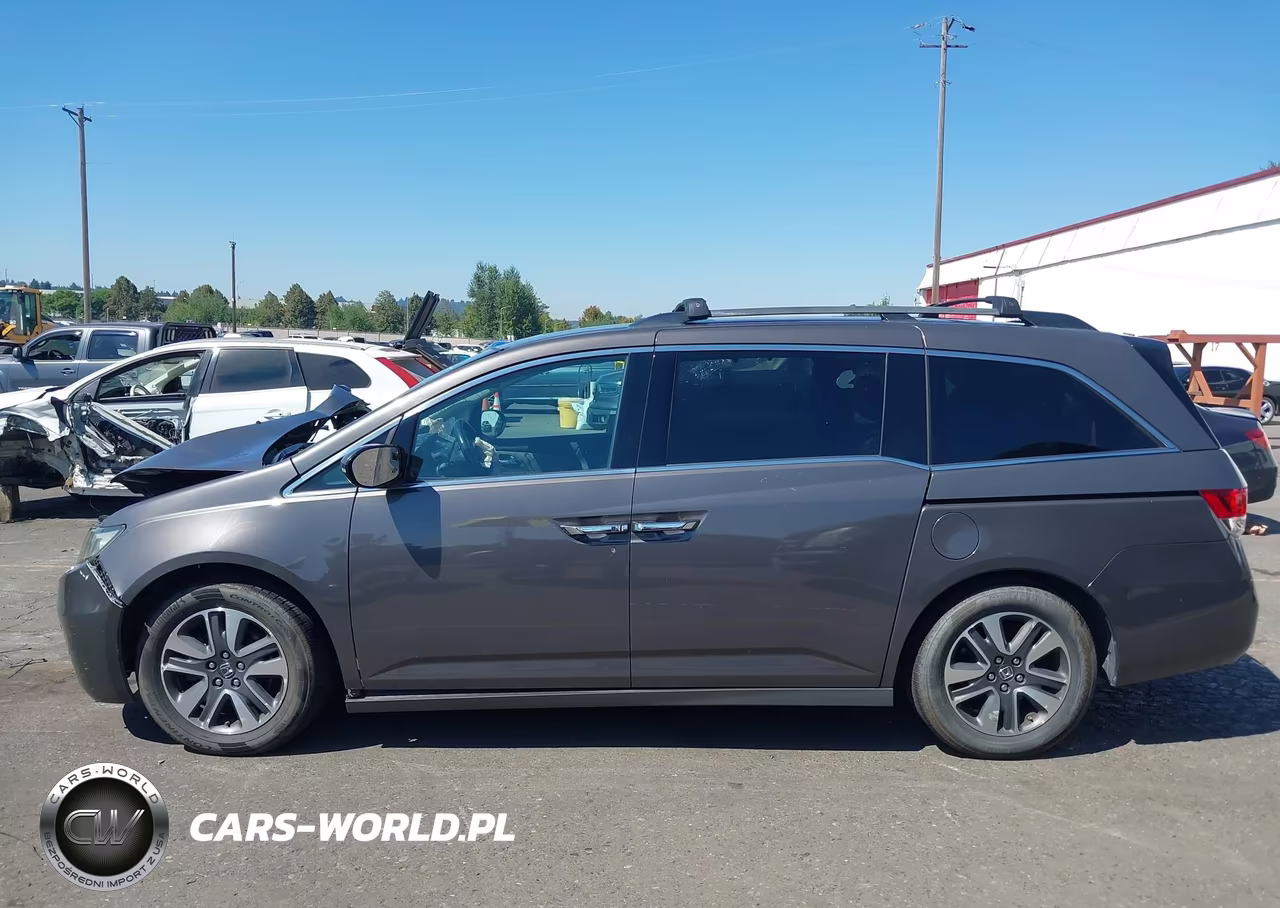 2016 Honda Odyssey Touring VIN:5FNRL5H99GB108286 - 14