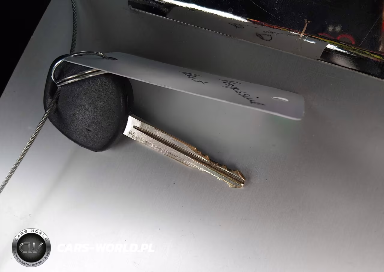 2018 Toyota Corolla Le VIN:2T1BURHEXJC073319 - 11