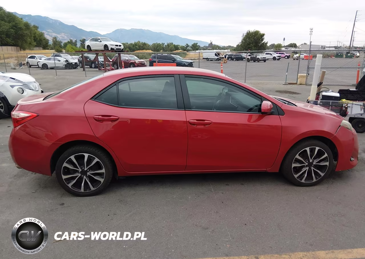 2018 Toyota Corolla Le VIN:2T1BURHEXJC073319 - 13