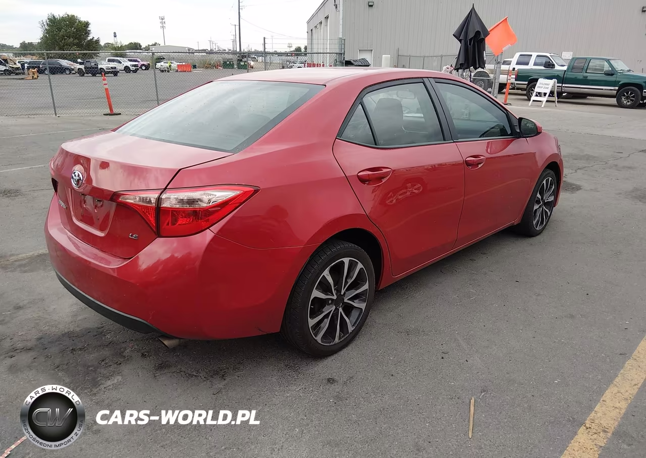 2018 Toyota Corolla Le VIN:2T1BURHEXJC073319 - 4
