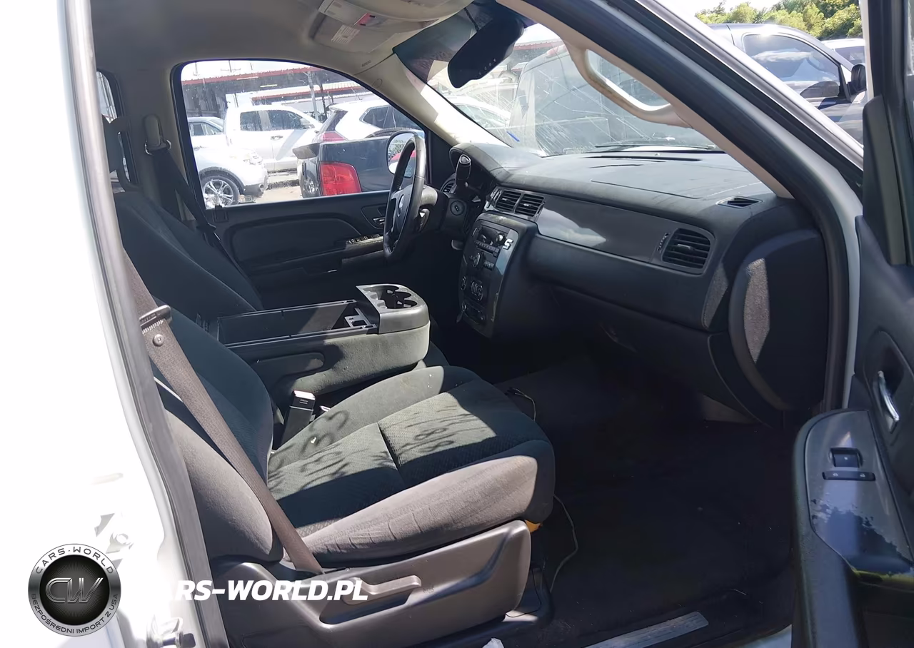 2008 Chevrolet Tahoe Ls VIN:1GNFC13C08J213833 - 5