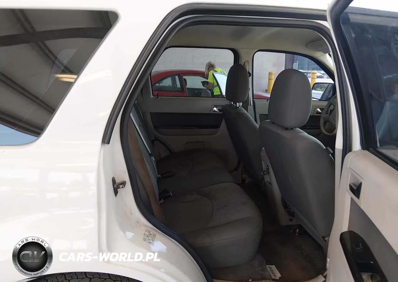 2011 Mazda Tribute I Sport VIN:4F2CY0C74BKM07230 - 8