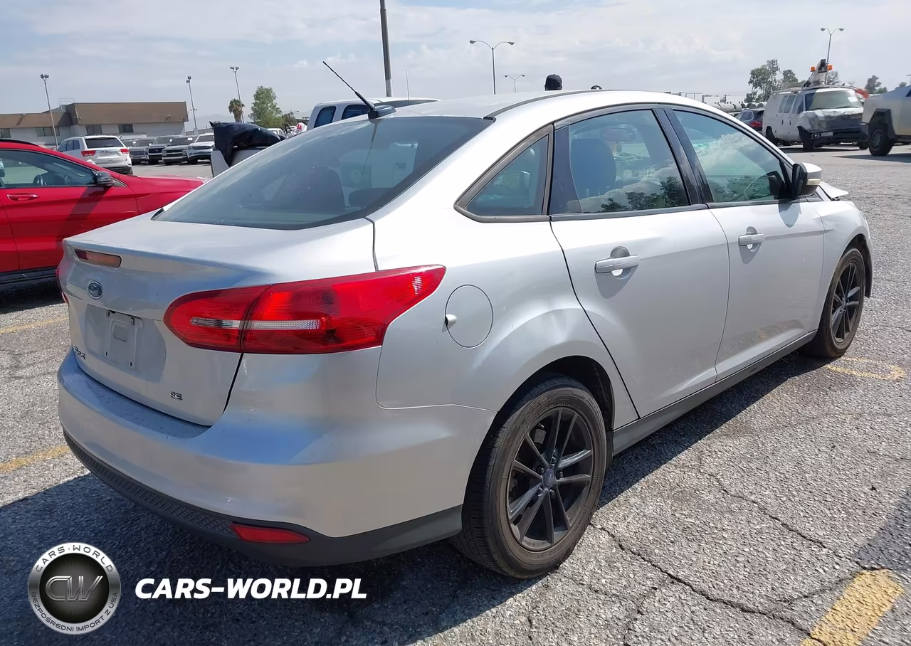 2017 Ford Focus Se VIN:1FADP3FEXHL230498 - 4