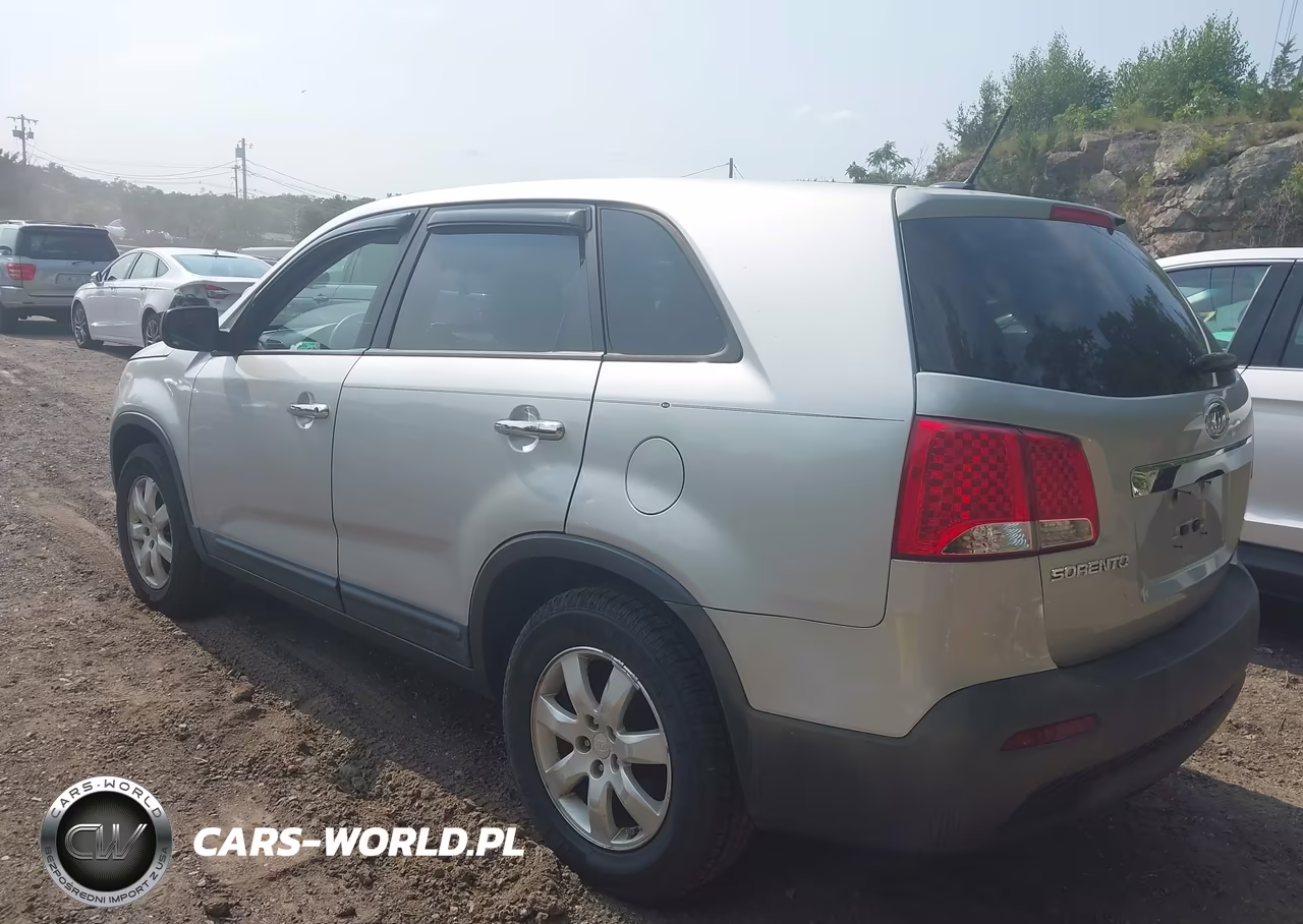 2011 Kia Sorento VIN:5XYKT3A10BG145514 - 3