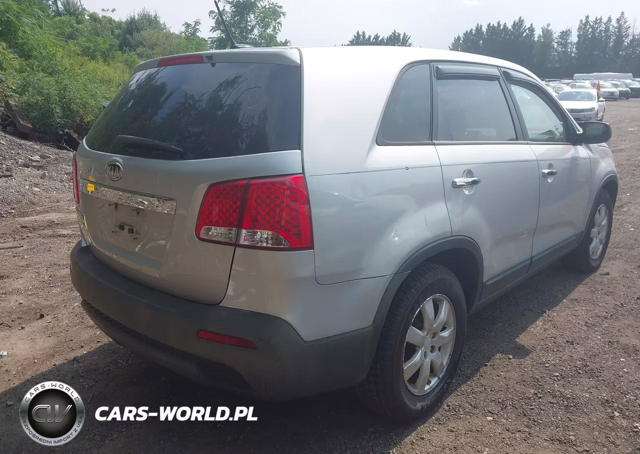 2011 Kia Sorento VIN:5XYKT3A10BG145514 - 4