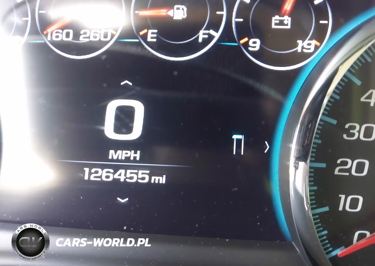 2018 Chevrolet Suburban Premier VIN:1GNSKJKC1JR318309 - 15