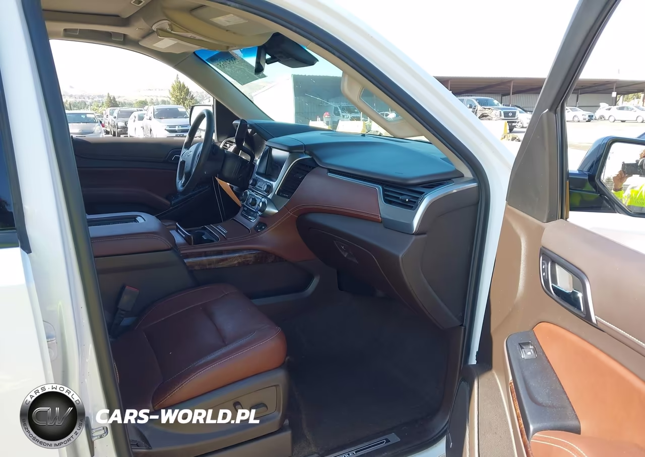 2018 Chevrolet Suburban Premier VIN:1GNSKJKC1JR318309 - 5