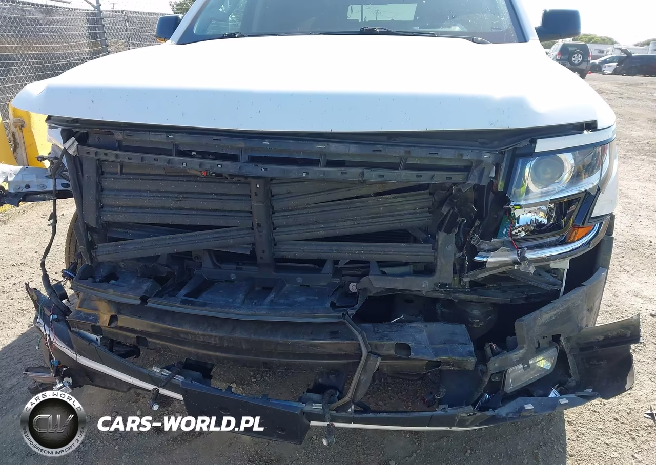 2018 Chevrolet Suburban Premier VIN:1GNSKJKC1JR318309 - 6