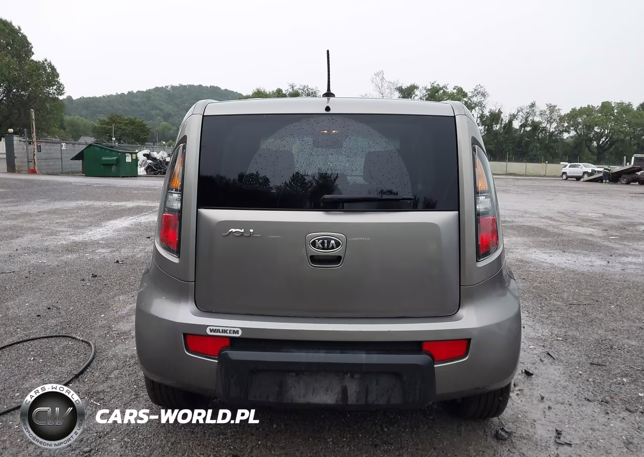 2011 Kia Soul + VIN:KNDJT2A29B7323187 - 17