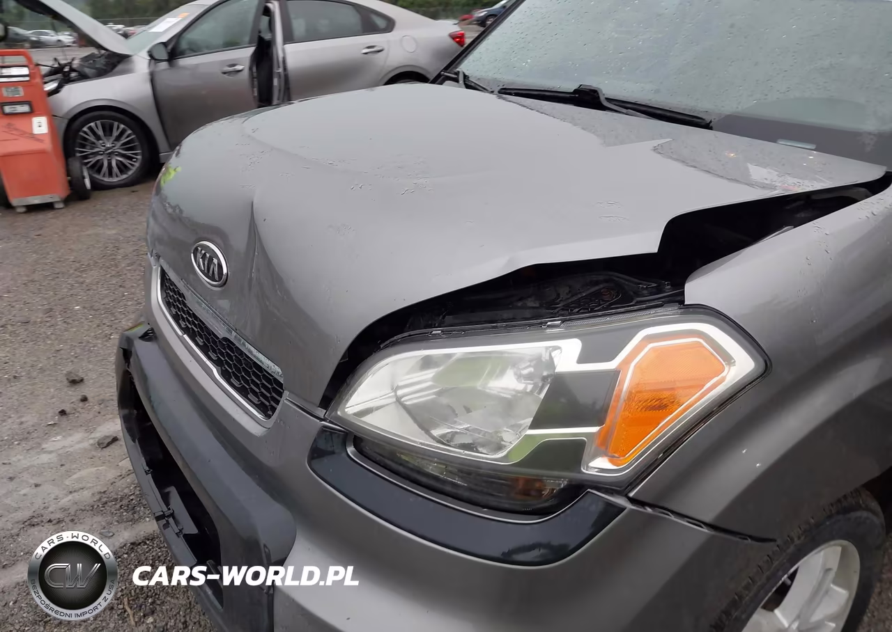 2011 Kia Soul + VIN:KNDJT2A29B7323187 - 18