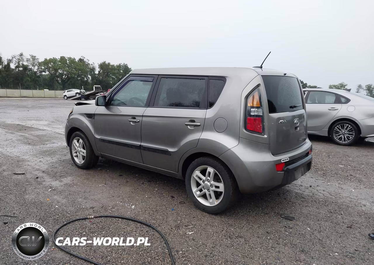 2011 Kia Soul + VIN:KNDJT2A29B7323187 - 3