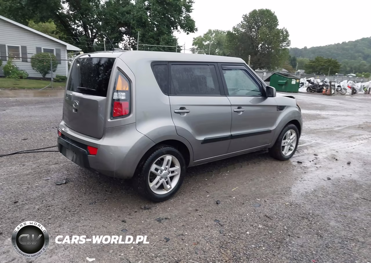 2011 Kia Soul + VIN:KNDJT2A29B7323187 - 4