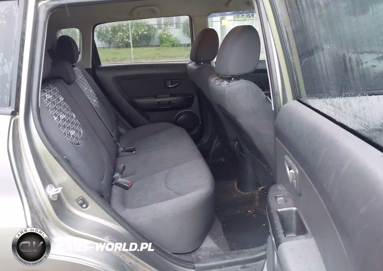 2011 Kia Soul + VIN:KNDJT2A29B7323187 - 8