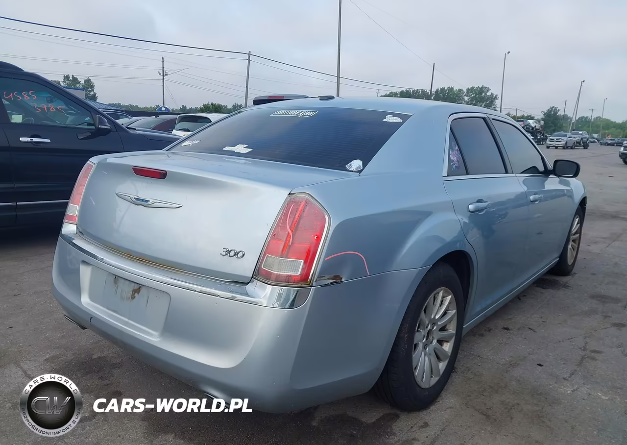 2013 Chrysler 300 Motown VIN:2C3CCAAG9DH658556 - 4