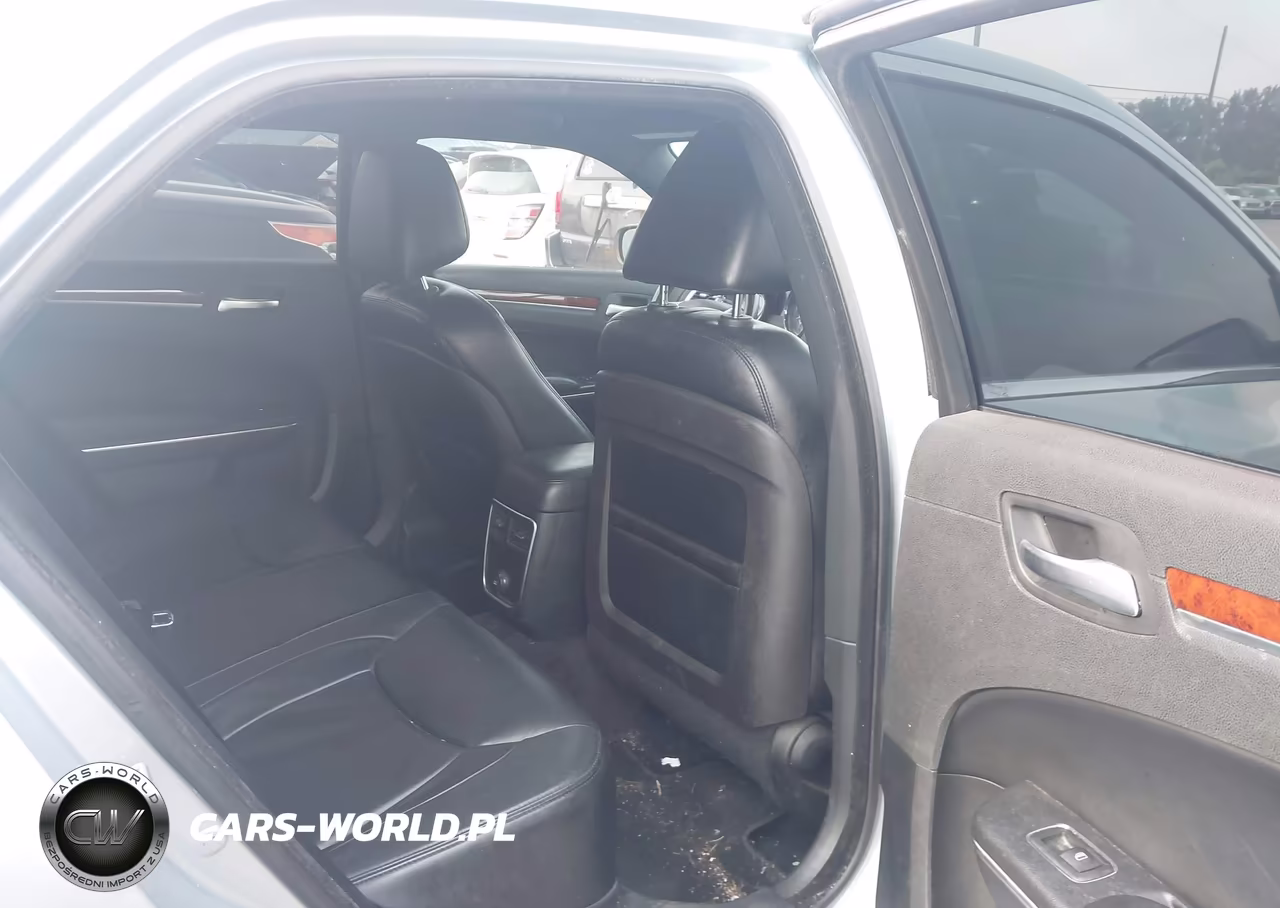 2013 Chrysler 300 Motown VIN:2C3CCAAG9DH658556 - 8