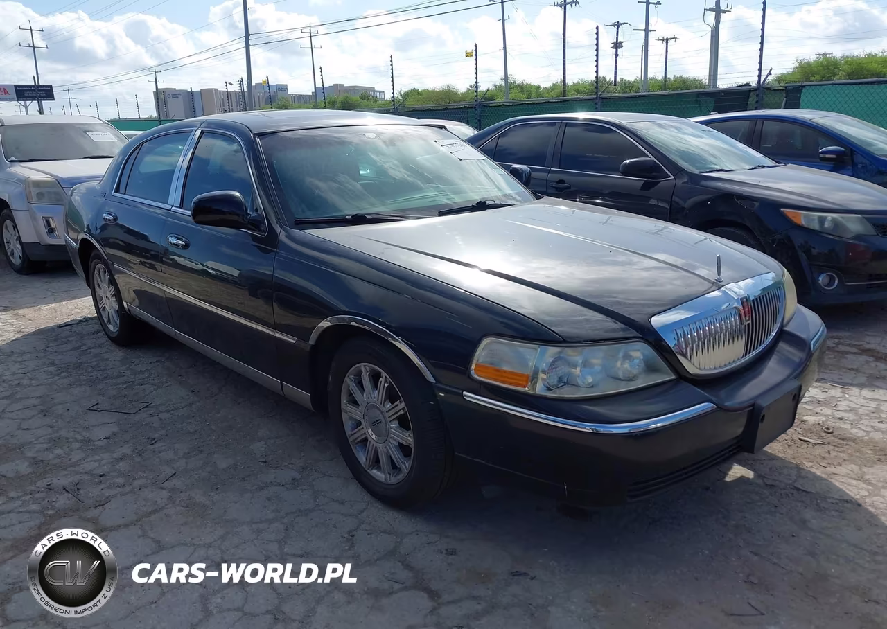 2006 Lincoln Town Car Signature Limited