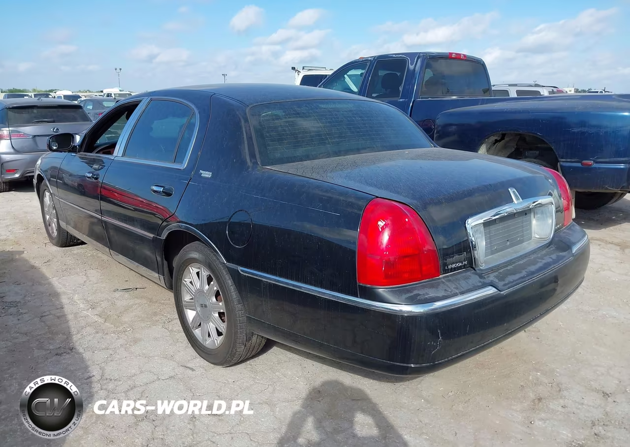 2006 Lincoln Town Car Signature Limited VIN:1LNHM82V46Y635811 - 3