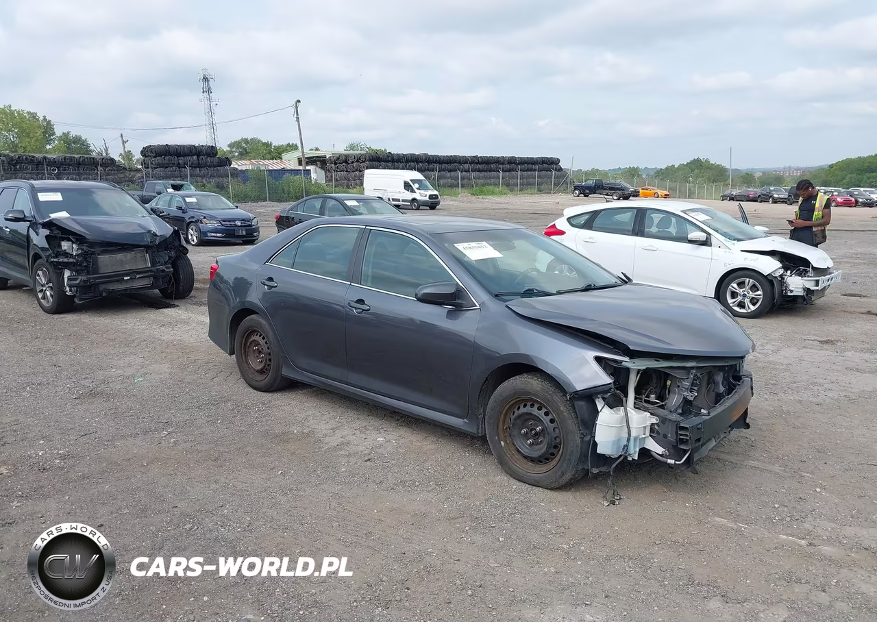 2014 Toyota Camry Se Sport – zdjęcie 1 z 17