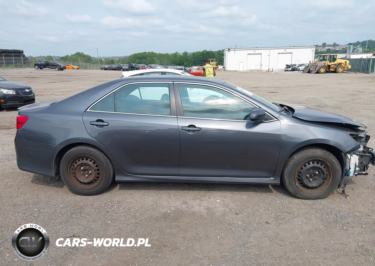2014 Toyota Camry Se Sport VIN:4T1BF1FK1EU470569 - 14