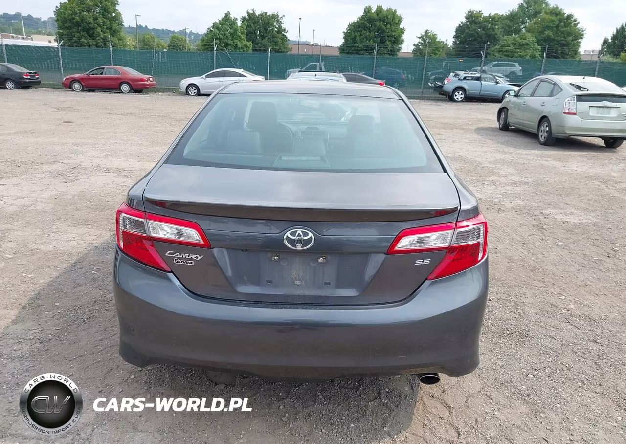 2014 Toyota Camry Se Sport VIN:4T1BF1FK1EU470569 - 17