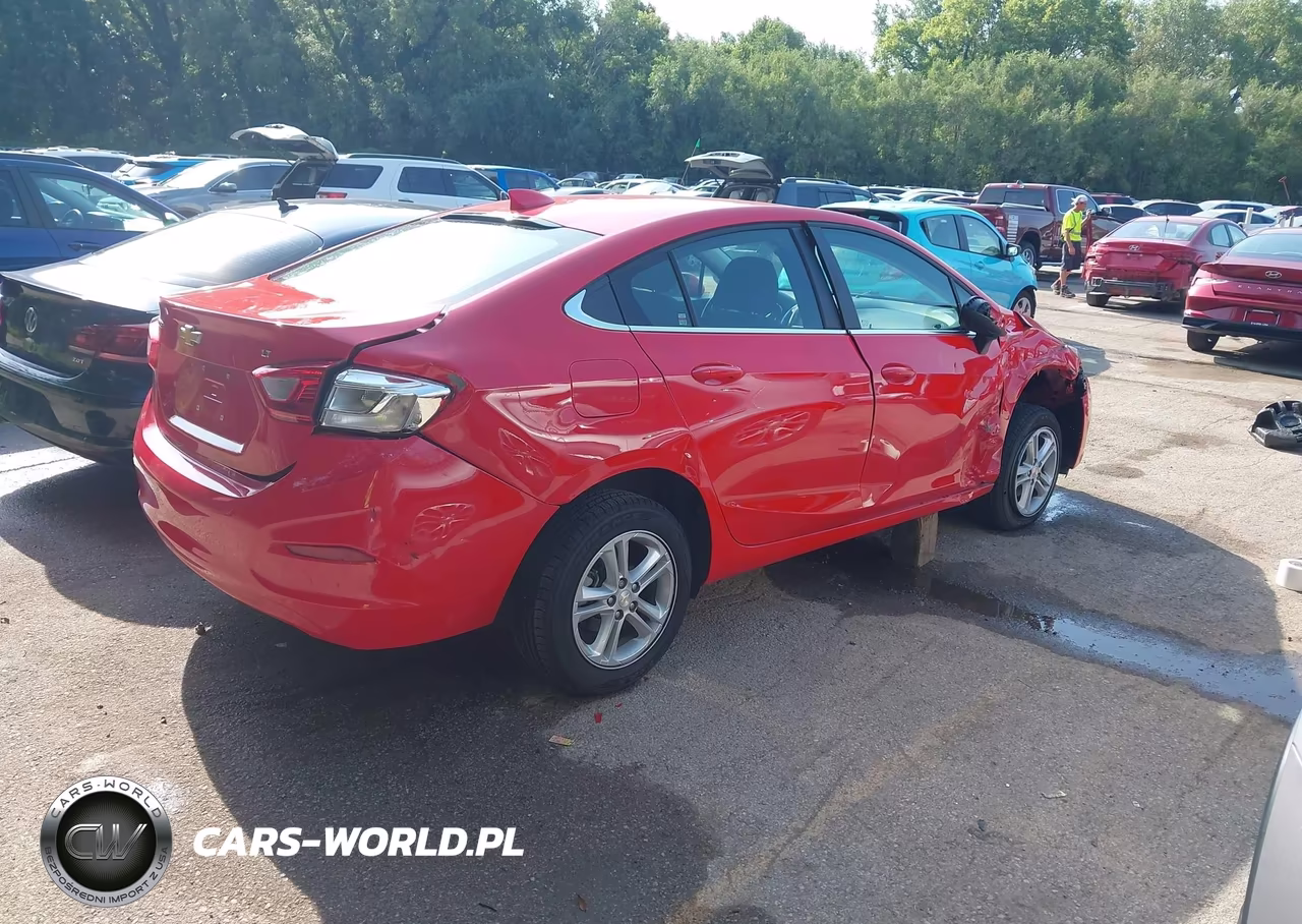 2018 Chevrolet Cruze Lt Auto VIN:1G1BE5SM9J7132487 - 4