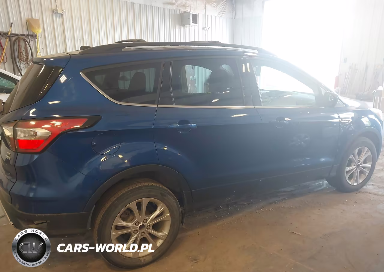 2017 Ford Escape Se VIN:1FMCU9GD4HUB84423 - 4